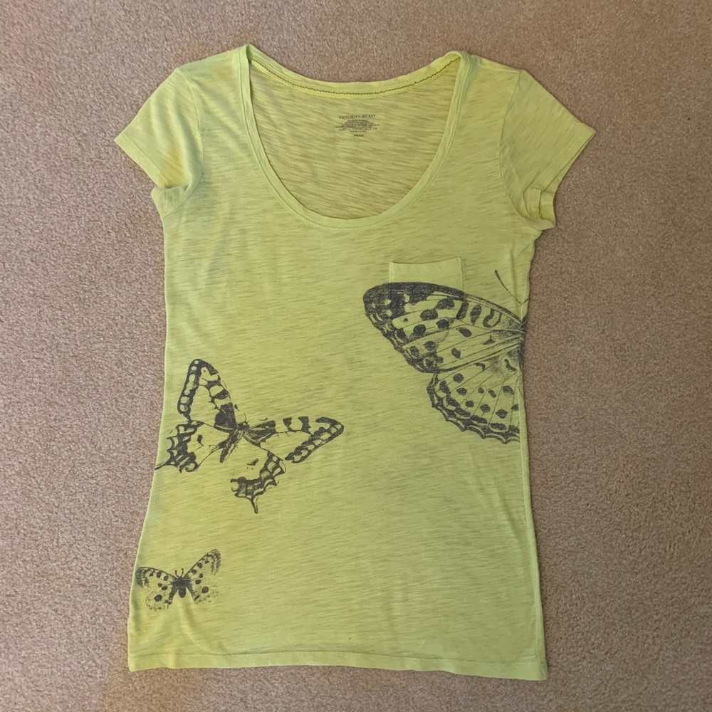 Vitoria’s secret t-shirt